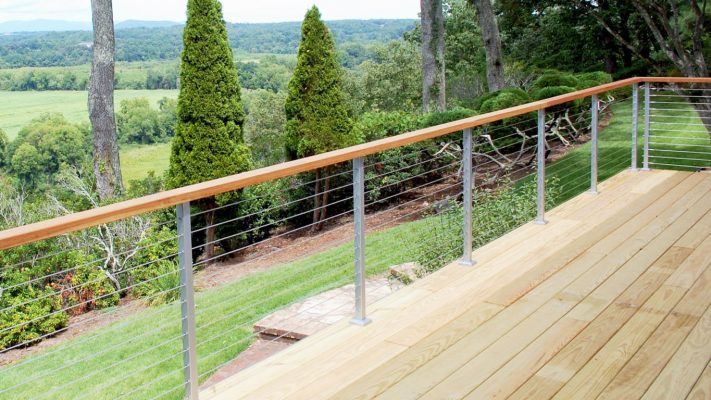 Cable Railing with Thin Metallic Posts